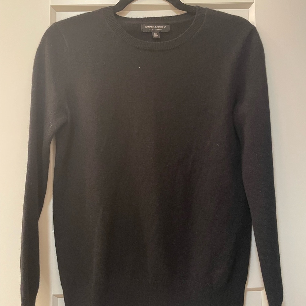 Banana Republic 100% cashmere crew neck sweater size XS in black color